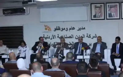 الحكومة تناقش مع الصناعيين والمستثمرين إنجازات
