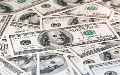 الدولار يتراجع بعد بيانات تضخم عززت