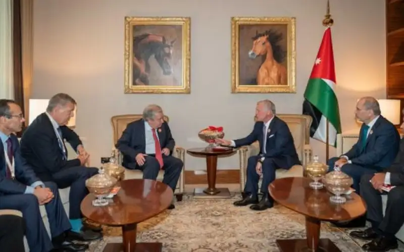 الملك يلتقي غوتيريش ويحذر من الوضع