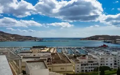 إسبانيا ترفض رسو سفينة تحمل أسلحة
