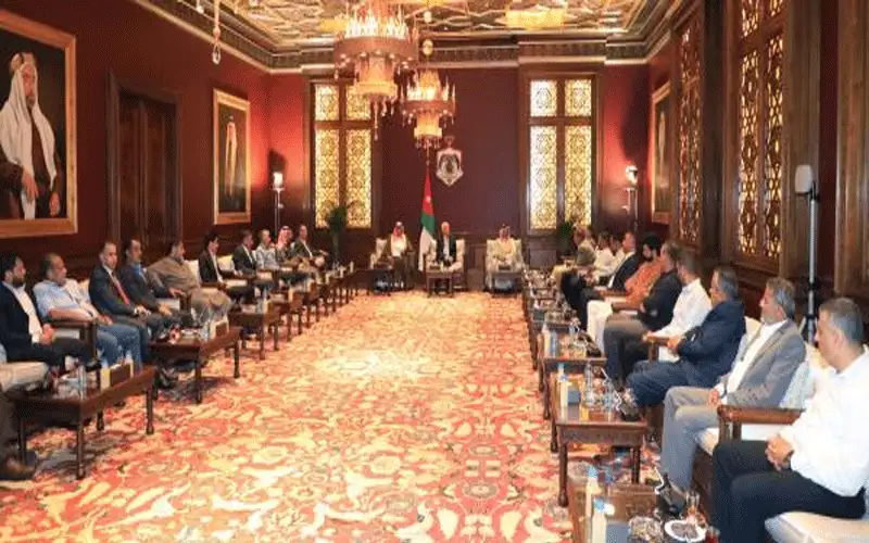 العيسوي يلتقي وفدا من أبناء قبيلة