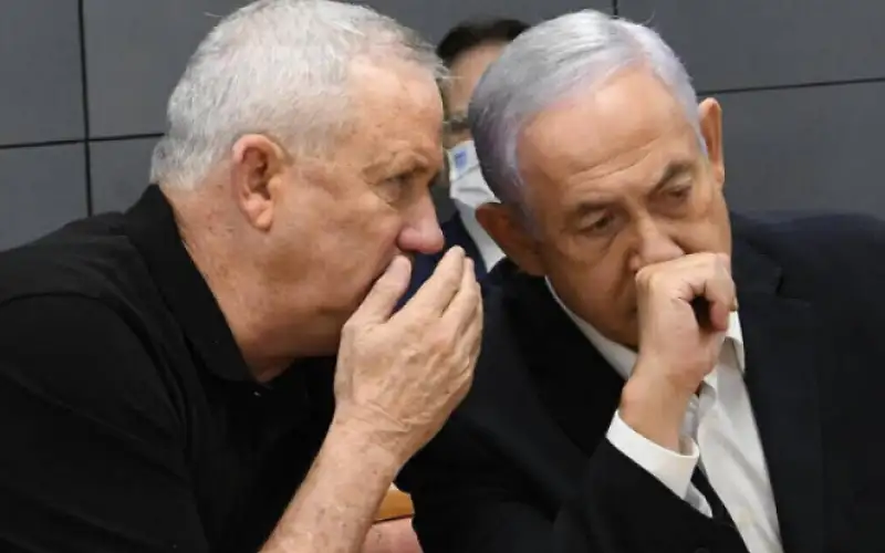 غانتس لنتنياهو: أمهلك 20 يوما أو