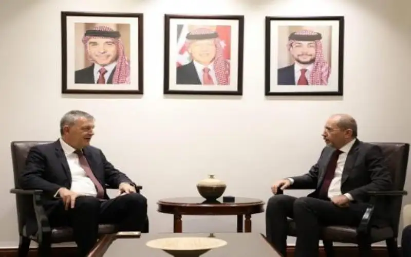 الصفدي يلتقي لازاريني في عمان الأحد