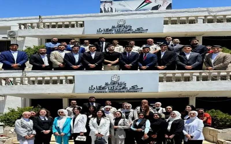 وفد طلابي من نادي سيادة القانون