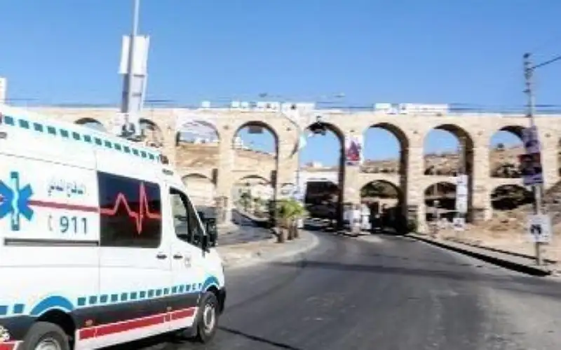 تدهور مركبة على جسر الجامعة وإصابات