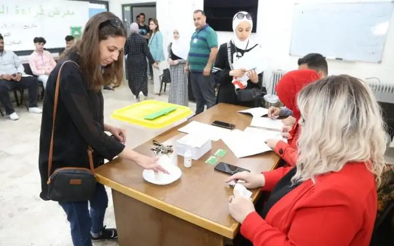 فتح صناديق الاقتراع وبدء انتخابات اتحاد