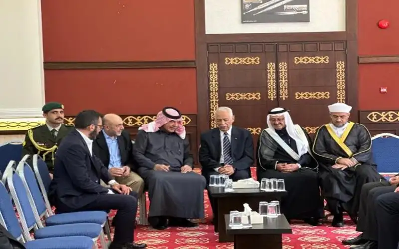 مندوبا عن الملك وولي العهد ..