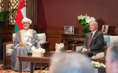 الملك يقيم مأدبة عشاء على شرف