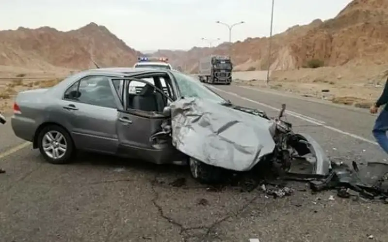 اصابة بتصادم مركبتين على طريق العقبة