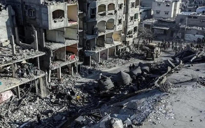 بينهم أطفال .. 12 شهيدا إثر