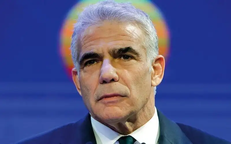 لبيد: يجب التوصل لصفقة تبادل فورا