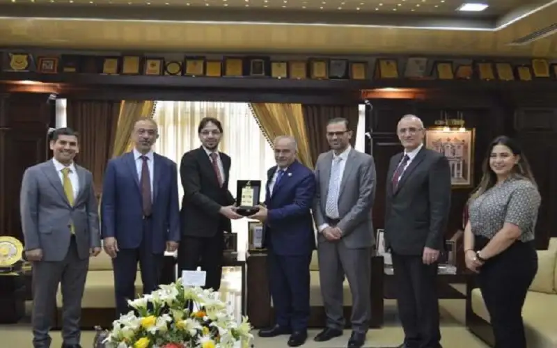 رئيس جامعة عمان الأهلية يستقبل وفدا