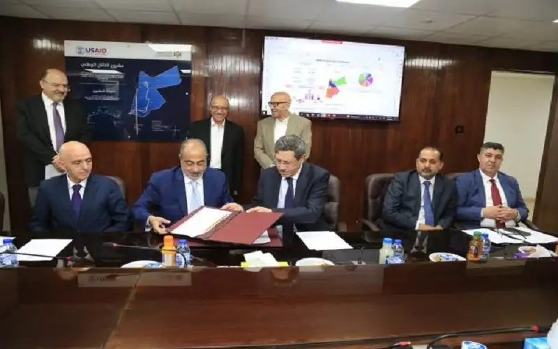 المياه توقع اتفاقيات مشاريع استراتيجية في