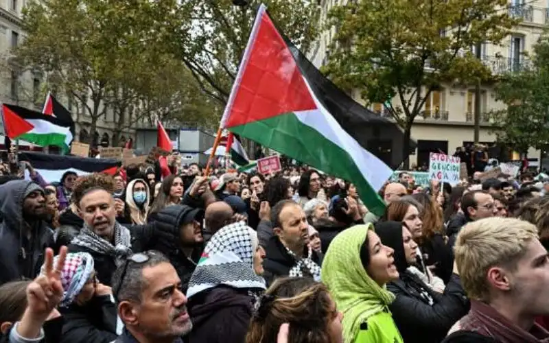 فرنسا: تظاهر الآلاف في باريس تنديدا