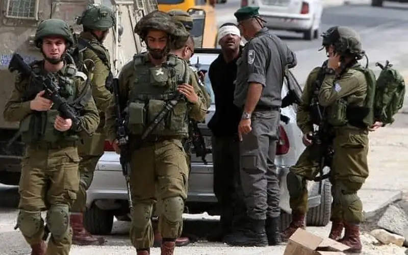 الاحتلال يعتقل 22 فلسطينيا بالضفة الغربية