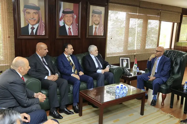 وزير المياه والري يستضيف وفد عالي