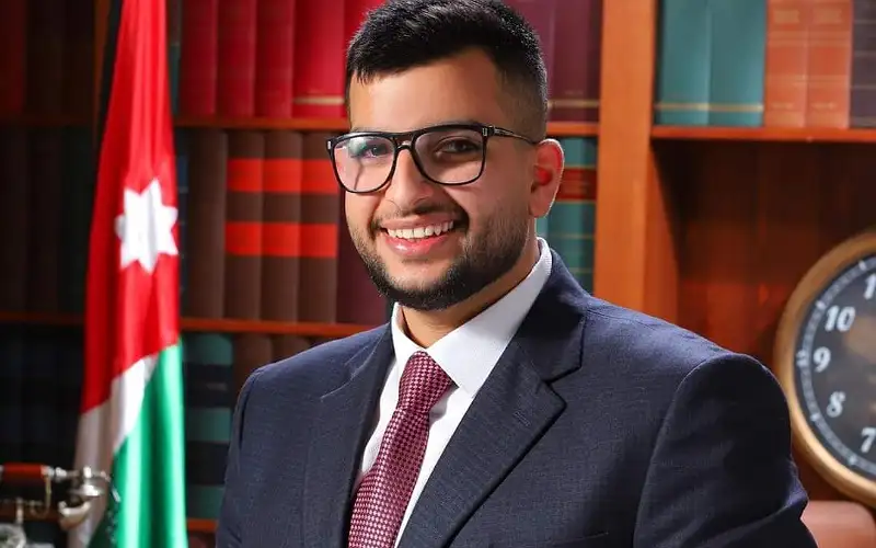 تهنئة لفايز القبيلات بمناسبة تخريج نجله