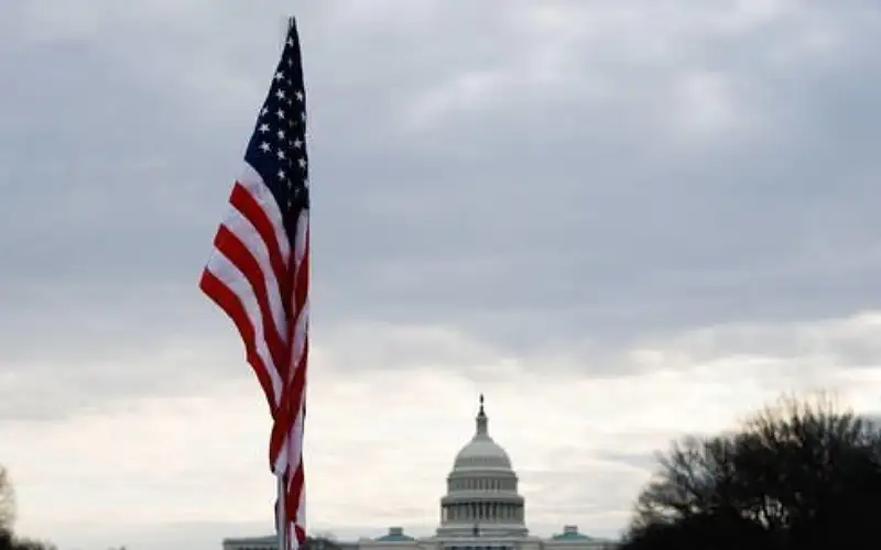الغارديان: استقالة مسؤولين أميركيين بسبب الحرب