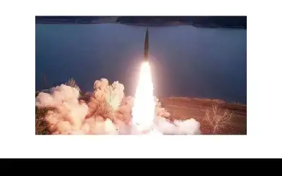كوريا الشمالية تطلق وابلا من الصواريخ