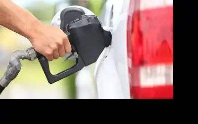 تخفيض أسعار البنزين بنوعيه والديزل للشهر
