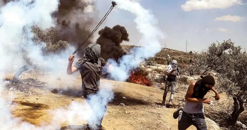 إصابة 3 شبان برصاص الاحتلال وهدم