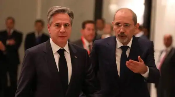 الصفدي وبلينكن يبحثان صفقة التبادل وجهود