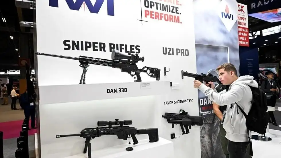 إسرائيل تطالب فرنسا بالتراجع عن منع