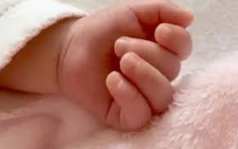 تفاصيل صادمة حول وفاة رضيعة ودفنها