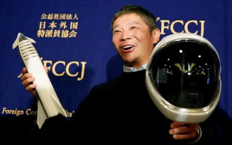 ملياردير ياباني يلغي أول رحلة خاصة