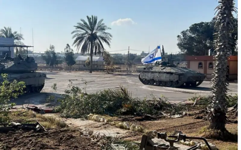 مصر تتمسك بانسحاب إسرائيل من معبر