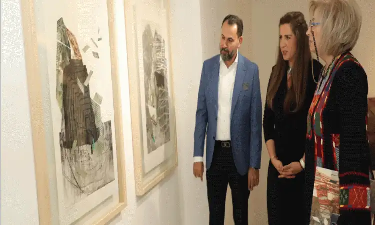 وزيرة الثقافة تفتتح معرض انعكاس المكان