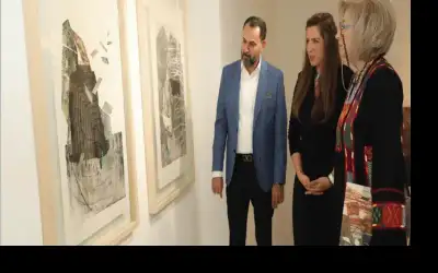 وزيرة الثقافة تفتتح معرض انعكاس المكان