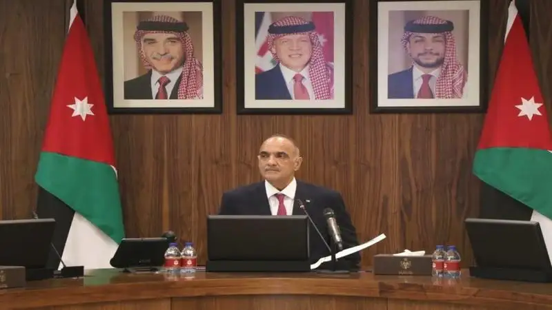 إيعاز من رئيس الوزراء بشأن إجازات