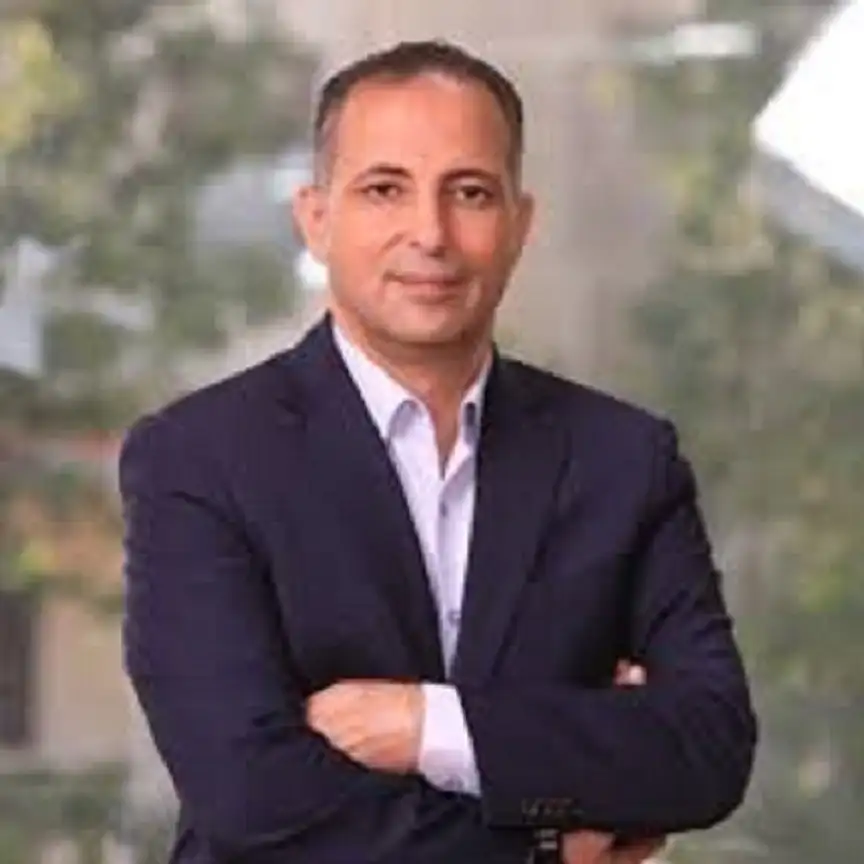 موظف في اتحاد الكرة يعتدي على