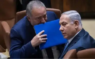 بيني غانتس يتجه للاستقالة .. وليبرمان: