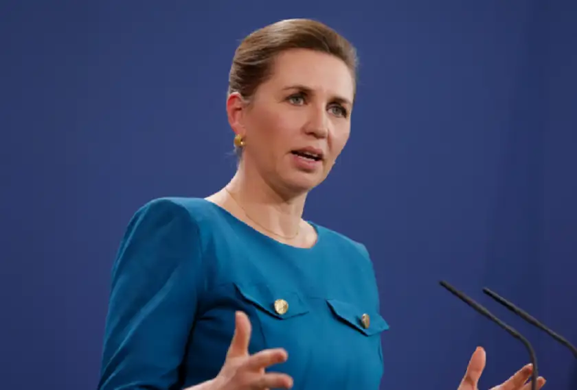 رجل يعتدي على رئيسة وزراء الدانمارك