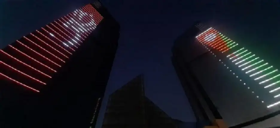 أبراج السادس تتوشح بالعلم الأردني وشعار