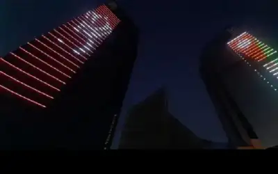 أبراج السادس تتوشح بالعلم الأردني وشعار