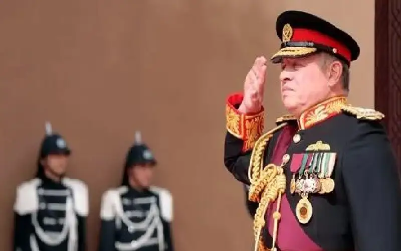 رئيس وأعضاء مجلس الأدارة والرئيس التنفيذي