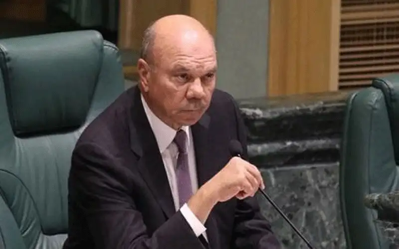 الفايز يهنئ الملك بمناسبة اليوبيل الفضي