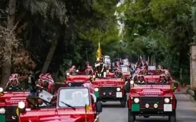 20 مركبة سترافق الملك متوسطا الموكب