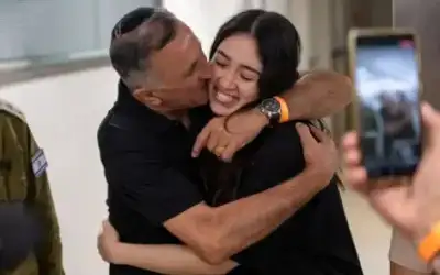 الأسيرة الإسرائيلية المفرج عنها تفضح جيش