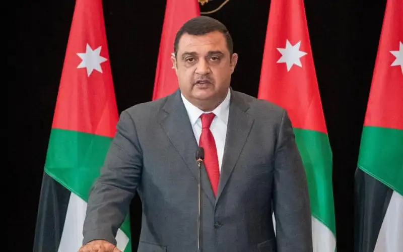 الحكومة: لا مساءلة على الانتماءات السياسية