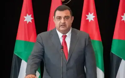 الحكومة: لا مساءلة على الانتماءات السياسية
