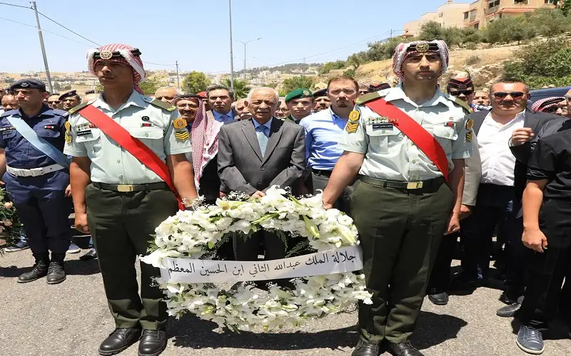 رئيس الديوان الملكي يشارك في تشييع