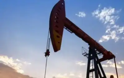 النفط يواصل مكاسبه مدعوما بمشتريات أميركية