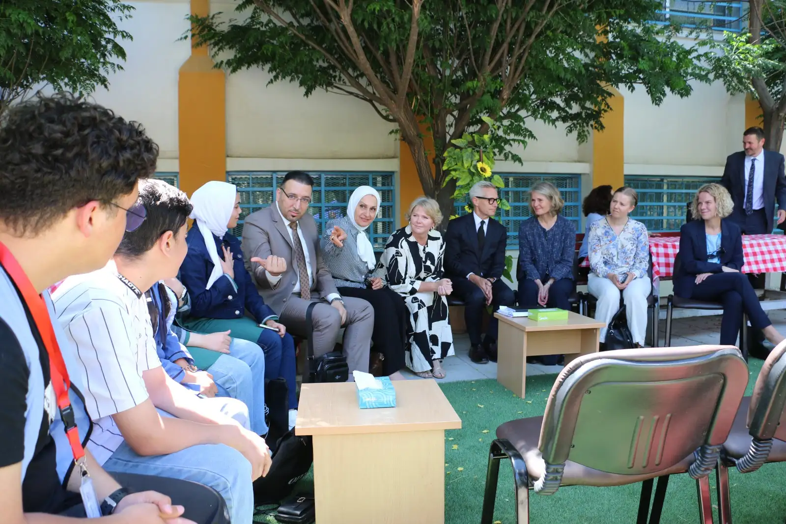 وزير التنمية الدولية النرويجي يزور منشآت