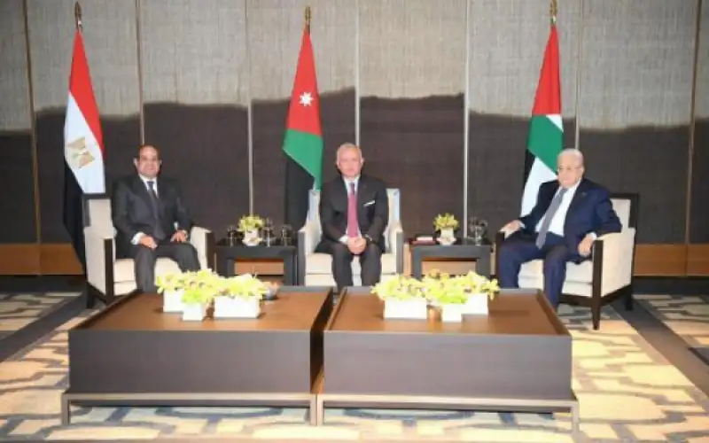 الملك والسيسي وعباس يعقدون اجتماعا ثلاثيا
