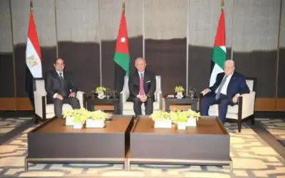 الملك والسيسي وعباس يعقدون اجتماعا ثلاثيا
