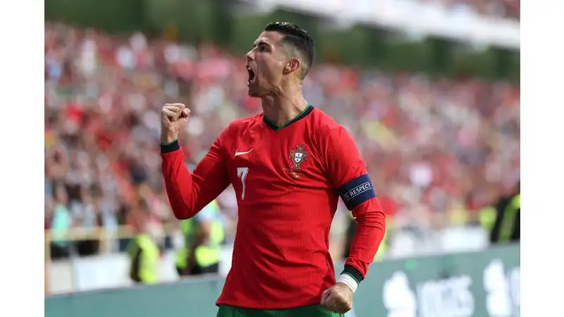 البرتغالي رونالدو يعزز رصيده التهديفي الدولي